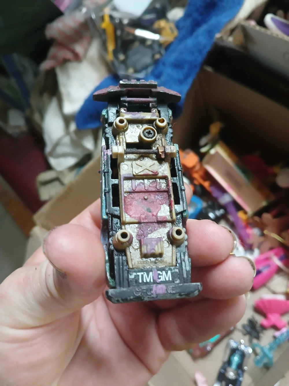 1997 Chevy Tahoe die-cast model, Matchbox in a 1:64 Missing Tires Painted